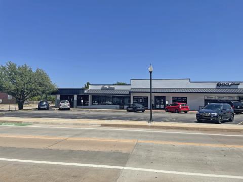 space for lease retail / office Shopping Center, North Oklahoma City, OK exterior photo