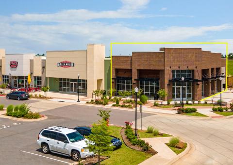 highend restaurant space available for lease in Midwest City, OK - exterior photo