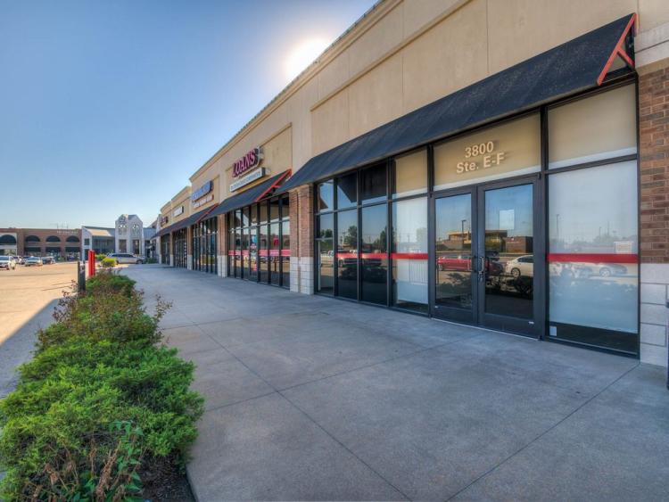 MacArthur Court retail spaces for Lease, Warr Acres, OK