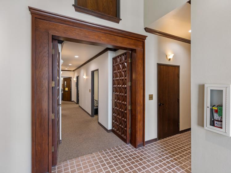 Wilshire Gardens Office Park office spaces for lease Oklahoma City, Ok