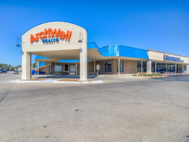 Windsor Hills Shopping Center retail spaces for lease Oklahoma City, OK 