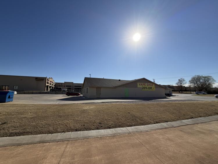 819 SW 19th St office space for lease in Moore, OK