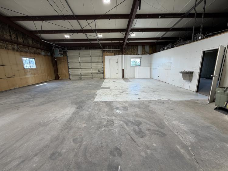 16 NW 65th St  |  Office / Warehouse  |  Oklahoma City, OK