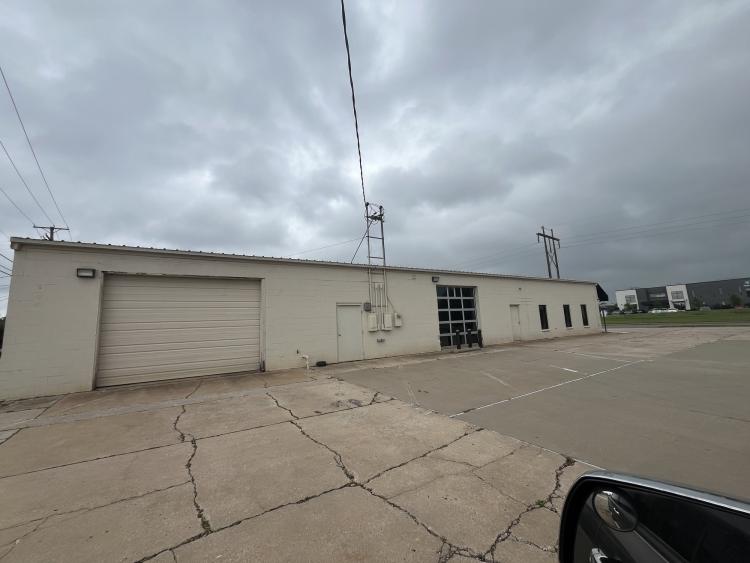 7301 N Classen Blvd warehouse space for lease N Classen Blvd, Oklahoma City, OK