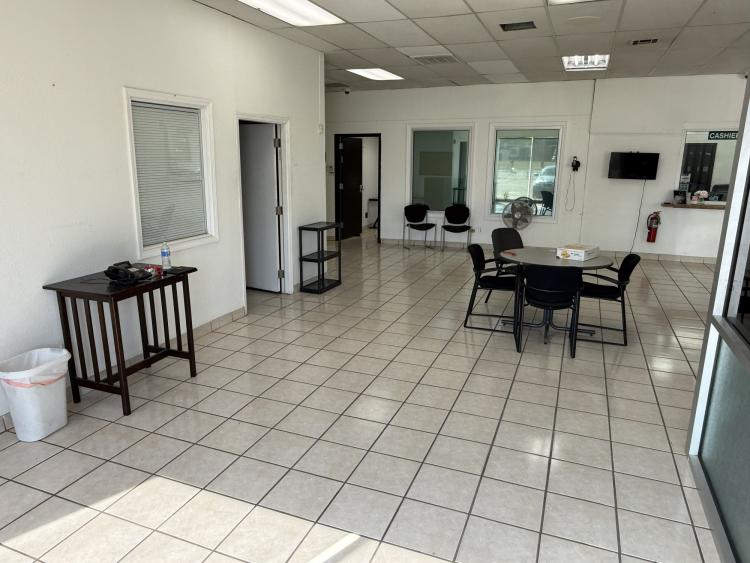 automotive facility for lease south Oklahoma City, OK interior photo