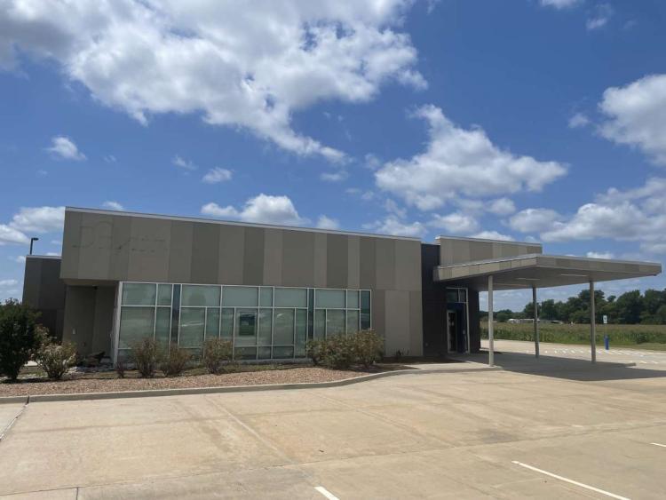 freestanding medical building for lease, Pauls Valley, OK exterior photo