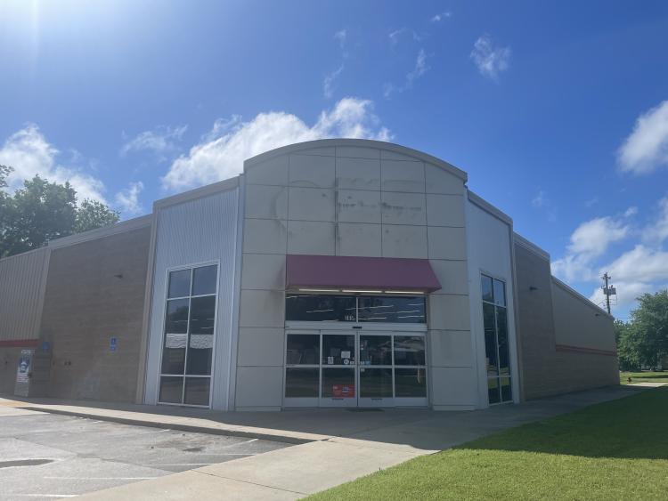 retail building for sublease in Porum, Oklahoma exterior photo