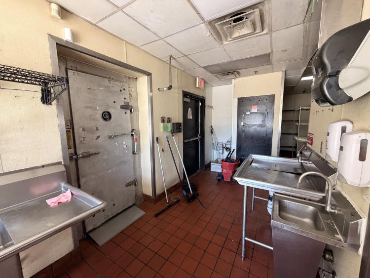 721 S Meridian Ave former restaurant space for lease Oklahoma City, Ok