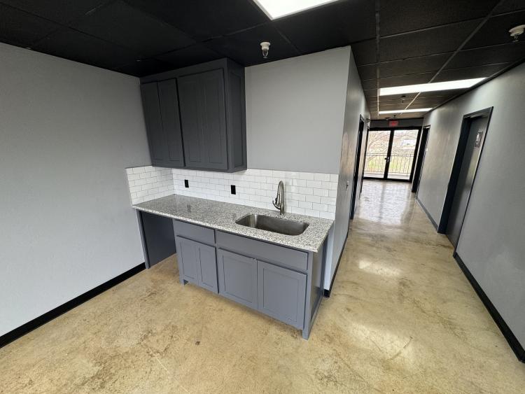 7901 NE 10th St Midwest City, OK office for lease