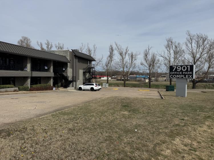 7901 NE 10th St Midwest City, OK office for lease