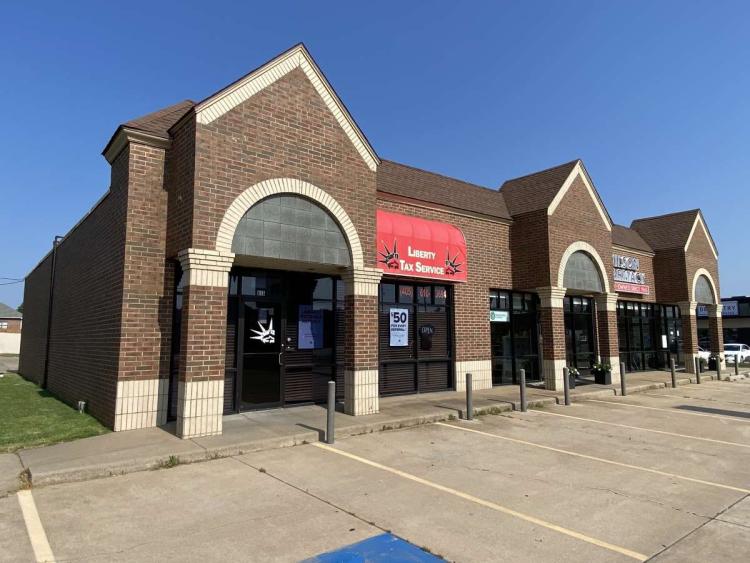 retail space for lease Midwest city, OK exterior photo