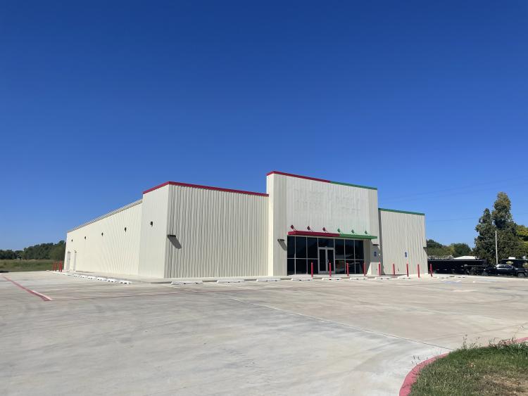 freestanding retail building for sublease Minco, OK exterior photo