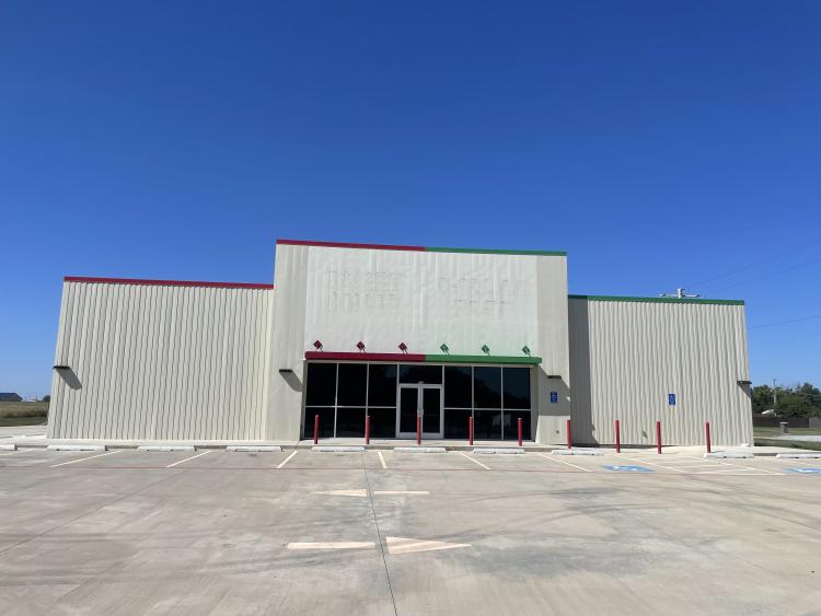 freestanding retail building for sublease Minco, OK exterior photo