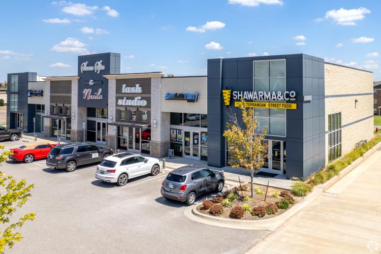 14600 N Penn retail space for lease north Oklahoma City, OK