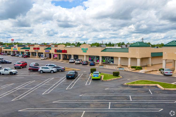 Windsor Hills Shopping Center retail spaces for lease Oklahoma City, OK 