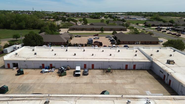 1700 S Kelly Ave retail space for lease, Edmond, OK