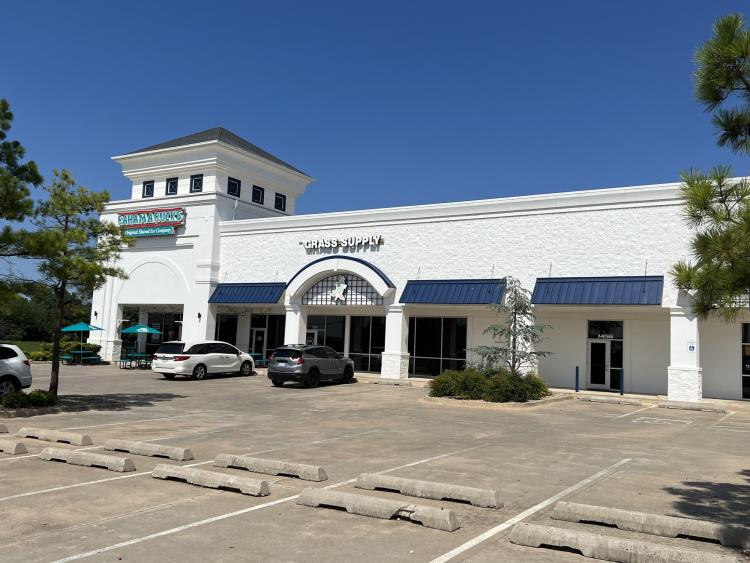 Piazza Shops retail space for Lease, Edmond, Ok exterior photo