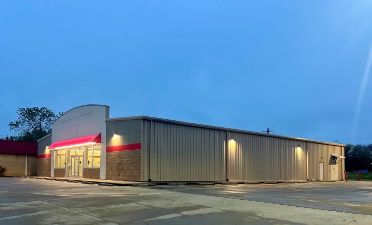 freestanding building for sublease Hugo, OK exterior photo