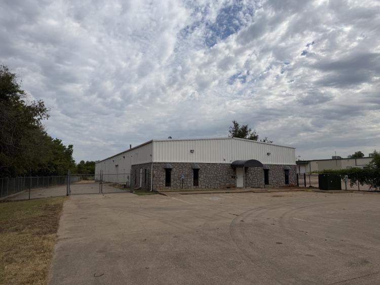 Newly Renovated Warehouse W/Yard SE 29th Oklahoma City, Ok