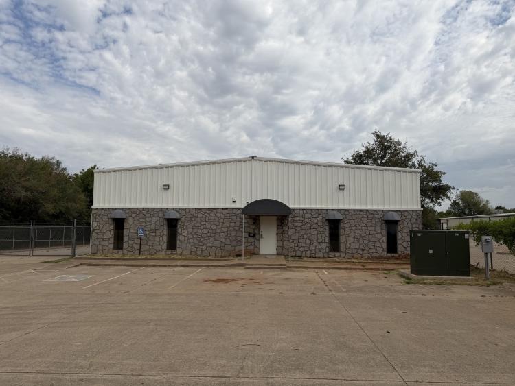 Newly Renovated Warehouse W/Yard SE 29th Oklahoma City, Ok